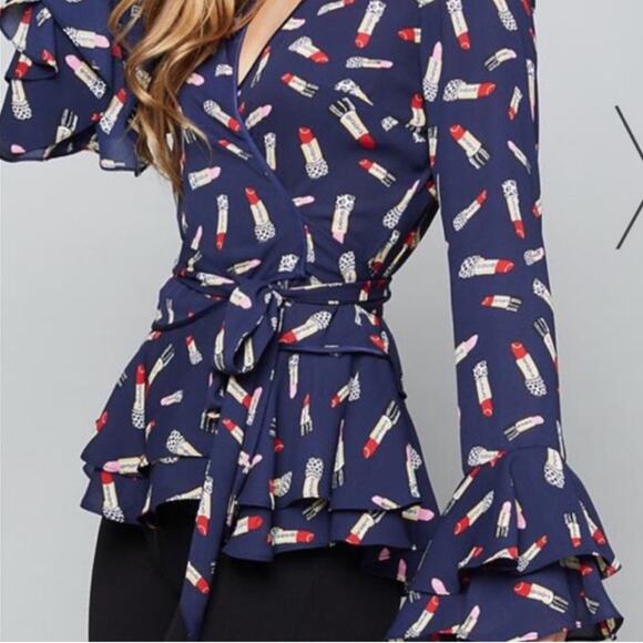 Bebe Wrap Top W Lipstick Print. Double Flounce Peplum & Sleeves. 100% Poly NWOT - Picture 3 of 4